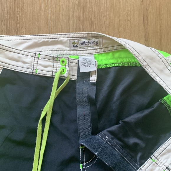 Billabong Board/Surf Shorts. Blue/Bright Green. Size 9. - Picture 4 of 7